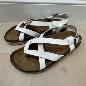 NIB Mia Women's 10 Rileey Atana Sandal White Buckle Strap Low Platform Cushioned